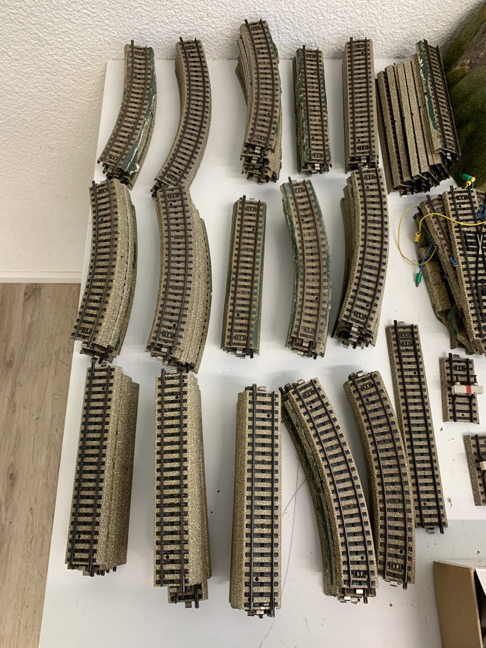 Märklin Modelleisenbahn Schienen-Set mit Tunnel und Trafo
